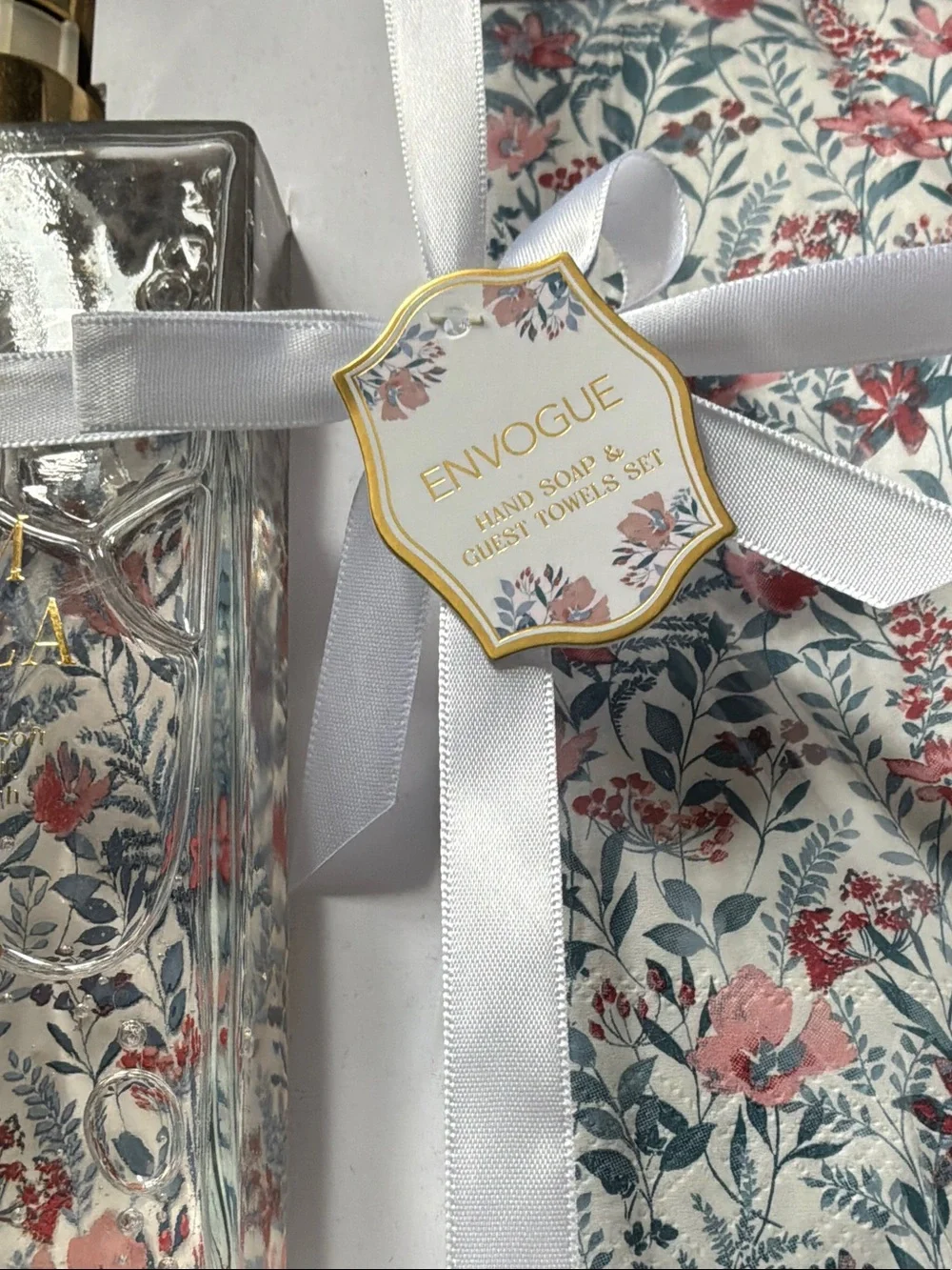 Envogue Floral Liquid Hand Soap Guest Towels Set